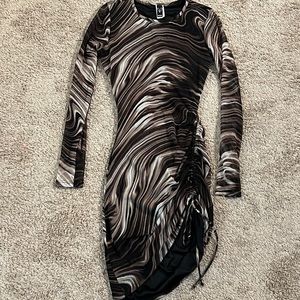 Super cute swirly drawstring bottom dress. Size XS